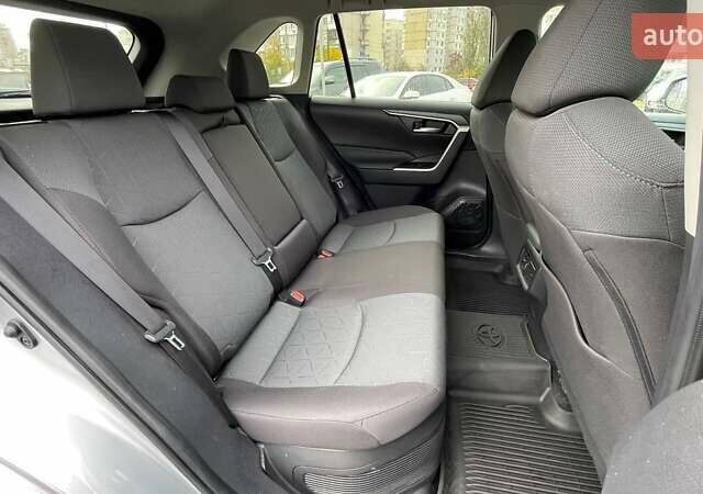 Сірий Тойота РАВ 4, об'ємом двигуна 2.49 л та пробігом 11 тис. км за 31990 $, фото 9 на Automoto.ua