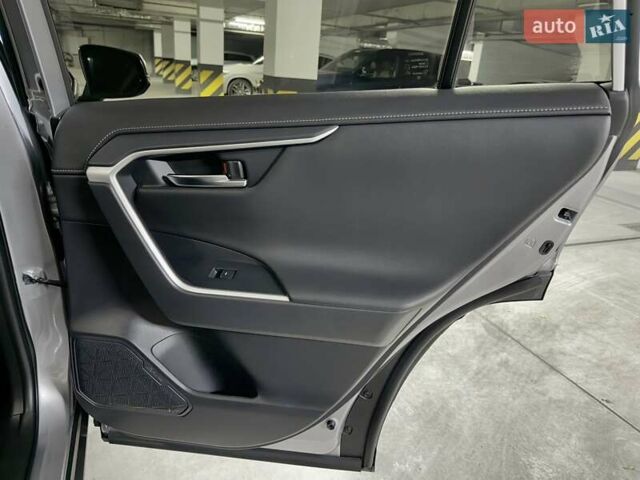 Сірий Тойота РАВ 4, об'ємом двигуна 2.49 л та пробігом 14 тис. км за 36500 $, фото 26 на Automoto.ua