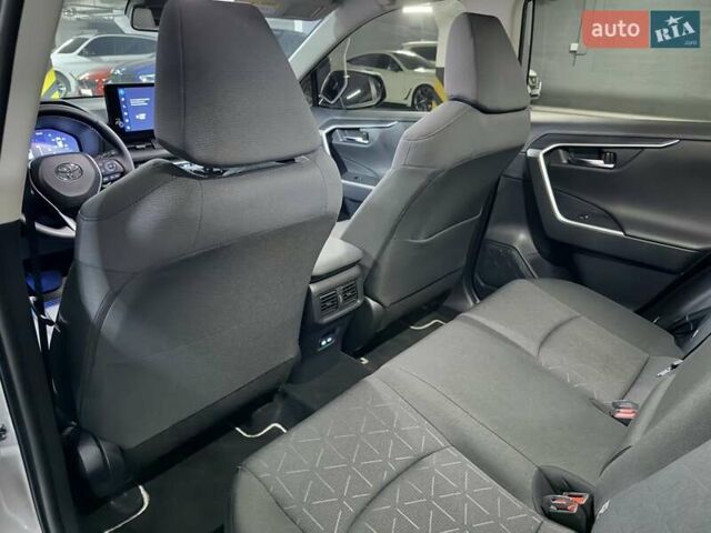 Сірий Тойота РАВ 4, об'ємом двигуна 2.49 л та пробігом 14 тис. км за 36500 $, фото 24 на Automoto.ua