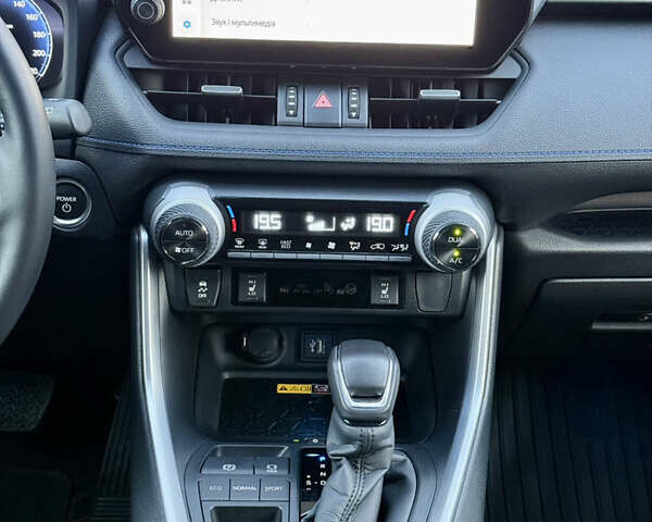 Сірий Тойота РАВ 4, об'ємом двигуна 2.5 л та пробігом 24 тис. км за 42000 $, фото 19 на Automoto.ua