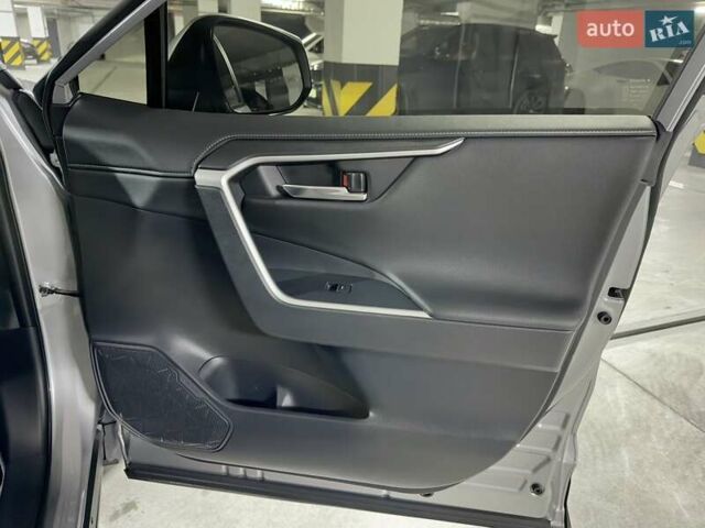 Сірий Тойота РАВ 4, об'ємом двигуна 2.49 л та пробігом 14 тис. км за 36500 $, фото 29 на Automoto.ua