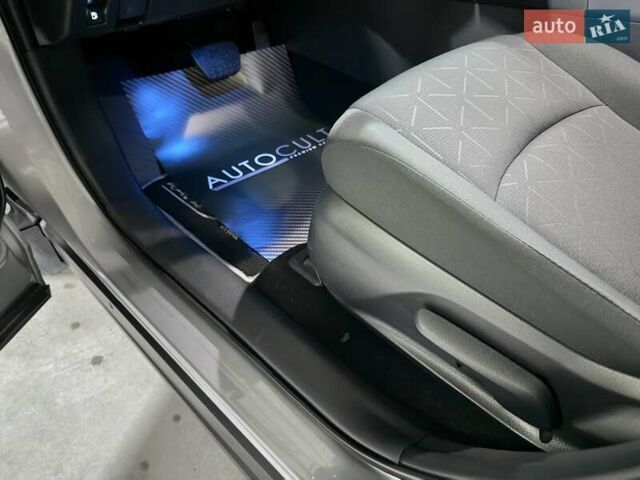 Сірий Тойота РАВ 4, об'ємом двигуна 2.49 л та пробігом 14 тис. км за 36500 $, фото 22 на Automoto.ua