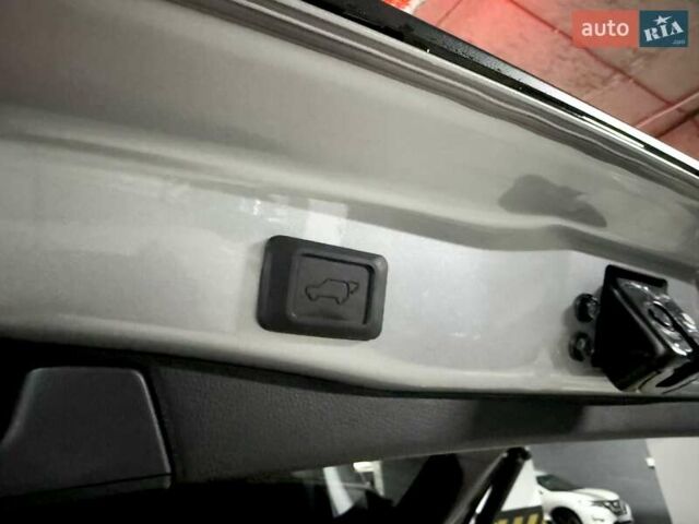 Сірий Тойота РАВ 4, об'ємом двигуна 2.49 л та пробігом 14 тис. км за 36500 $, фото 8 на Automoto.ua