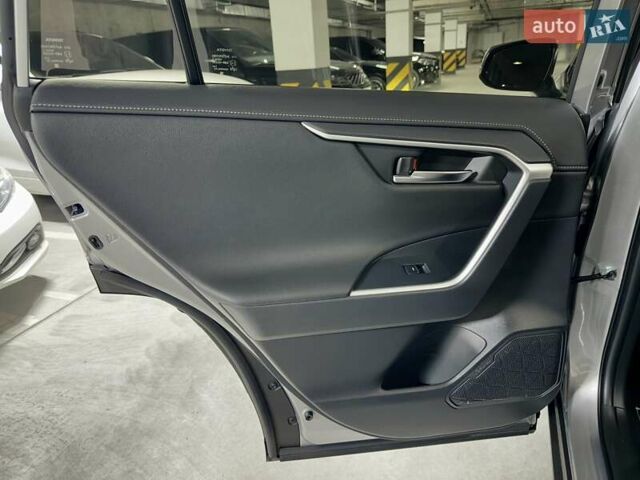 Сірий Тойота РАВ 4, об'ємом двигуна 2.49 л та пробігом 14 тис. км за 36500 $, фото 23 на Automoto.ua