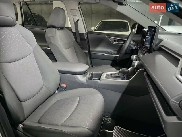Сірий Тойота РАВ 4, об'ємом двигуна 2.49 л та пробігом 14 тис. км за 36500 $, фото 31 на Automoto.ua