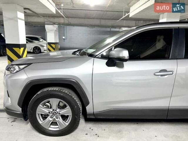 Сірий Тойота РАВ 4, об'ємом двигуна 2.49 л та пробігом 14 тис. км за 36500 $, фото 1 на Automoto.ua