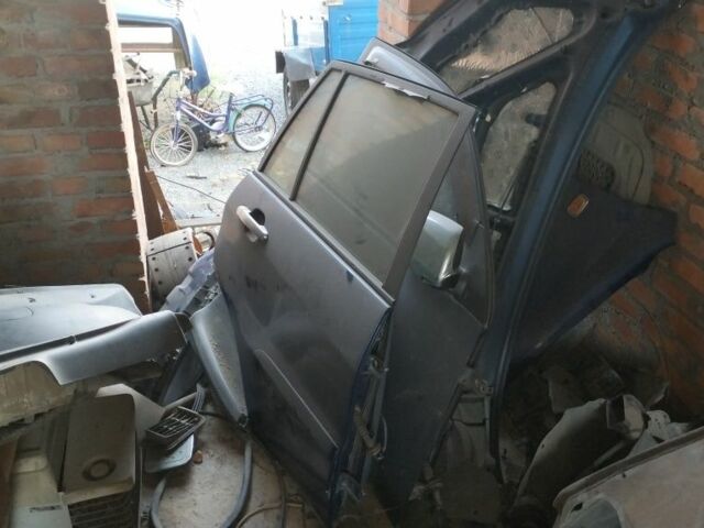 Синий Тойота РАВ 4, объемом двигателя 0 л и пробегом 299 тыс. км за 1000 $, фото 6 на Automoto.ua