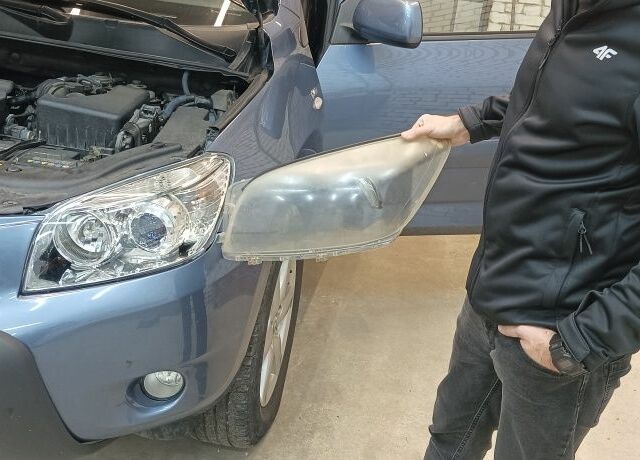 Синий Тойота РАВ 4, объемом двигателя 2.2 л и пробегом 290 тыс. км за 9600 $, фото 4 на Automoto.ua