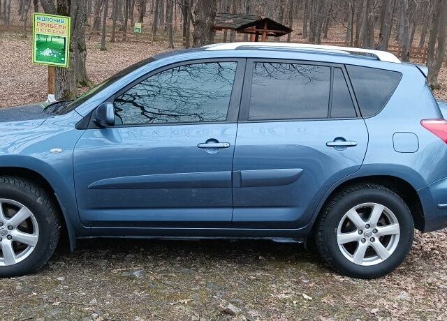 Синий Тойота РАВ 4, объемом двигателя 2.2 л и пробегом 290 тыс. км за 9600 $, фото 2 на Automoto.ua