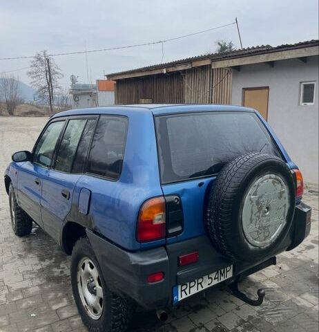 Синий Тойота РАВ 4, объемом двигателя 2 л и пробегом 420 тыс. км за 2600 $, фото 3 на Automoto.ua