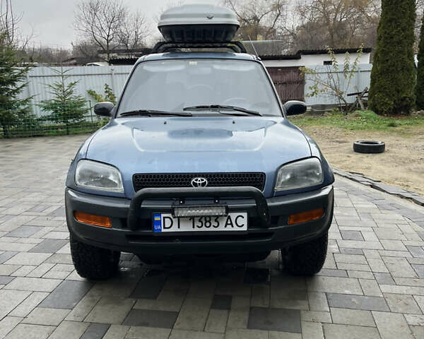 Синий Тойота РАВ 4, объемом двигателя 2 л и пробегом 288 тыс. км за 5350 $, фото 1 на Automoto.ua