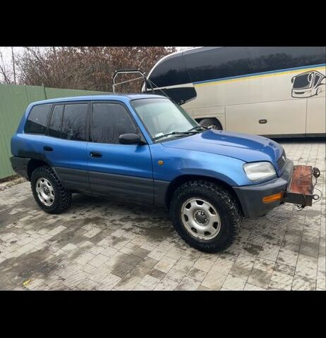 Синий Тойота РАВ 4, объемом двигателя 2 л и пробегом 420 тыс. км за 2600 $, фото 1 на Automoto.ua