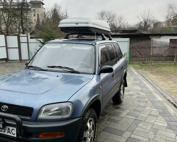 Синий Тойота РАВ 4, объемом двигателя 2 л и пробегом 288 тыс. км за 5350 $, фото 2 на Automoto.ua