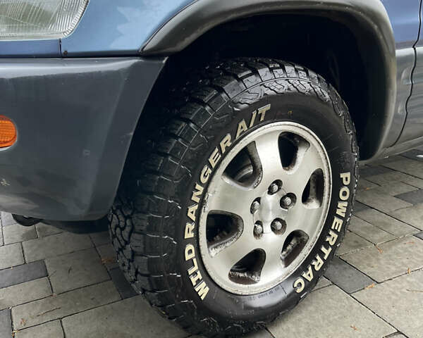 Синий Тойота РАВ 4, объемом двигателя 2 л и пробегом 288 тыс. км за 5350 $, фото 6 на Automoto.ua