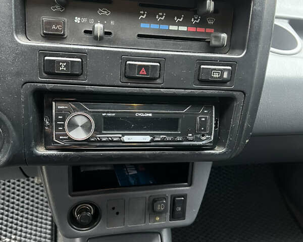 Синий Тойота РАВ 4, объемом двигателя 2 л и пробегом 288 тыс. км за 5350 $, фото 9 на Automoto.ua