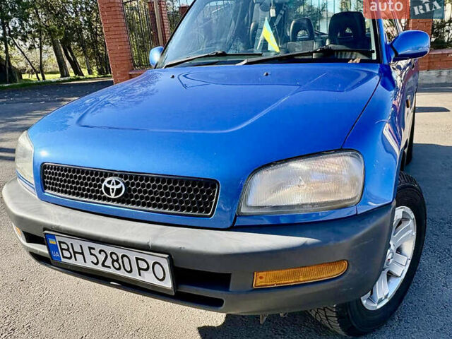 Синий Тойота РАВ 4, объемом двигателя 2 л и пробегом 437 тыс. км за 4999 $, фото 1 на Automoto.ua