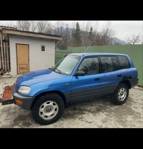 Синий Тойота РАВ 4, объемом двигателя 2 л и пробегом 420 тыс. км за 2600 $, фото 2 на Automoto.ua