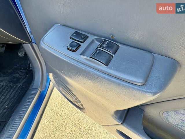 Синий Тойота РАВ 4, объемом двигателя 2 л и пробегом 437 тыс. км за 4999 $, фото 11 на Automoto.ua