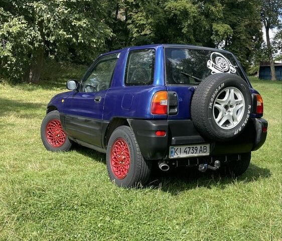 Синий Тойота РАВ 4, объемом двигателя 2 л и пробегом 328 тыс. км за 4200 $, фото 3 на Automoto.ua