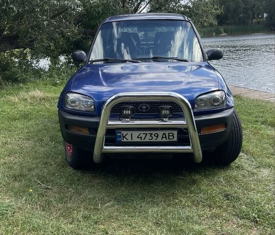 Синий Тойота РАВ 4, объемом двигателя 2 л и пробегом 328 тыс. км за 4200 $, фото 2 на Automoto.ua