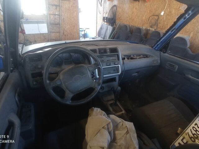 Синий Тойота РАВ 4, объемом двигателя 2 л и пробегом 200 тыс. км за 2100 $, фото 4 на Automoto.ua