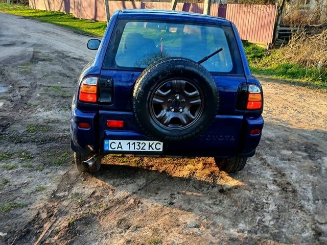Синій Тойота РАВ 4, об'ємом двигуна 2 л та пробігом 270 тис. км за 3500 $, фото 3 на Automoto.ua