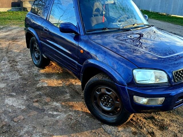 Синій Тойота РАВ 4, об'ємом двигуна 2 л та пробігом 270 тис. км за 3500 $, фото 1 на Automoto.ua