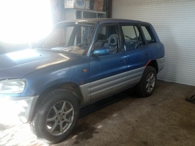 Синий Тойота РАВ 4, объемом двигателя 2 л и пробегом 200 тыс. км за 2100 $, фото 2 на Automoto.ua