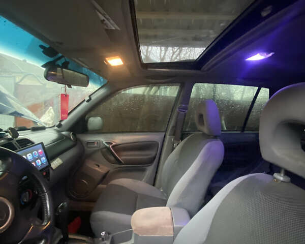 Синій Тойота РАВ 4, об'ємом двигуна 2 л та пробігом 244 тис. км за 6800 $, фото 29 на Automoto.ua