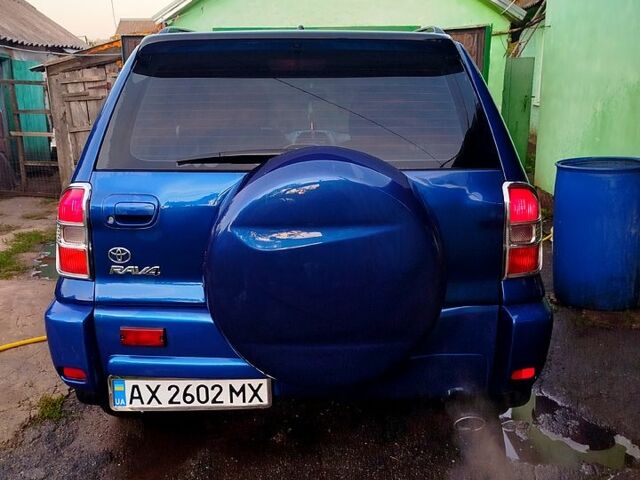 Синій Тойота РАВ 4, об'ємом двигуна 2 л та пробігом 226 тис. км за 7000 $, фото 1 на Automoto.ua