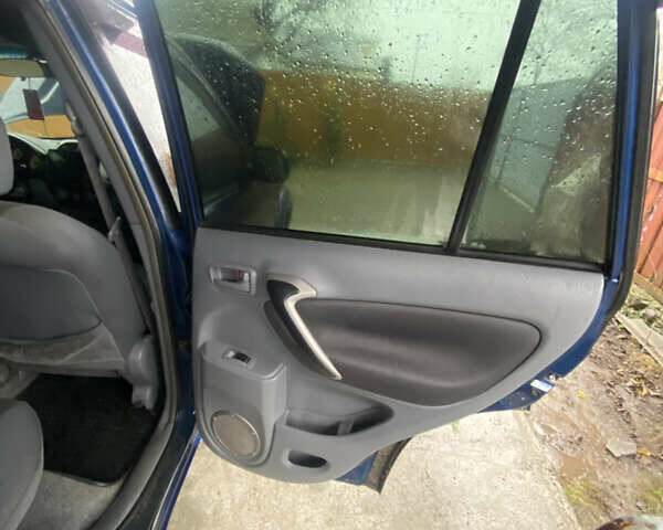 Синій Тойота РАВ 4, об'ємом двигуна 2 л та пробігом 244 тис. км за 6800 $, фото 34 на Automoto.ua