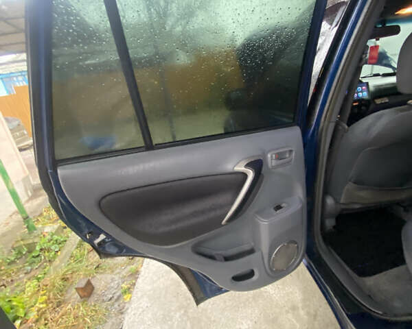 Синій Тойота РАВ 4, об'ємом двигуна 2 л та пробігом 244 тис. км за 6800 $, фото 30 на Automoto.ua