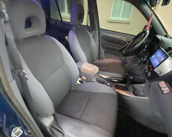 Синій Тойота РАВ 4, об'ємом двигуна 2 л та пробігом 244 тис. км за 6800 $, фото 32 на Automoto.ua