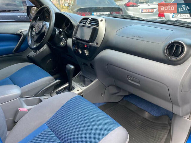 Синий Тойота РАВ 4, объемом двигателя 2 л и пробегом 151 тыс. км за 8500 $, фото 5 на Automoto.ua