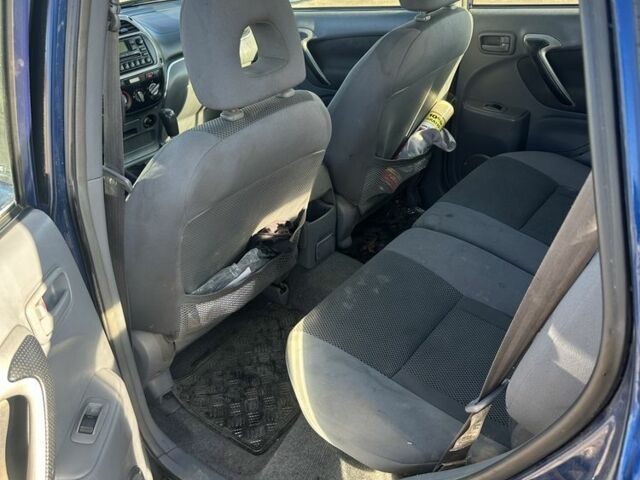 Синий Тойота РАВ 4, объемом двигателя 2 л и пробегом 2 тыс. км за 3600 $, фото 2 на Automoto.ua