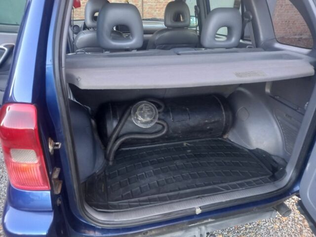 Синий Тойота РАВ 4, объемом двигателя 2 л и пробегом 330 тыс. км за 6500 $, фото 7 на Automoto.ua