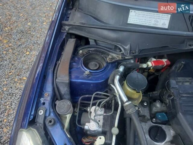 Синий Тойота РАВ 4, объемом двигателя 2 л и пробегом 330 тыс. км за 6499 $, фото 1 на Automoto.ua