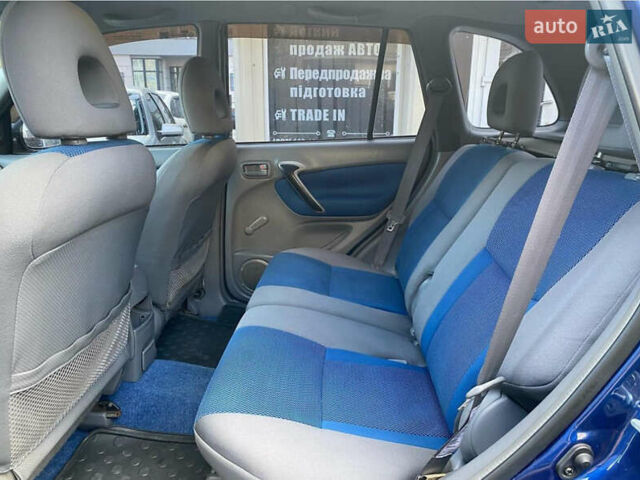Синий Тойота РАВ 4, объемом двигателя 2 л и пробегом 151 тыс. км за 8500 $, фото 3 на Automoto.ua