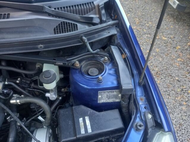 Синий Тойота РАВ 4, объемом двигателя 2 л и пробегом 330 тыс. км за 6500 $, фото 3 на Automoto.ua