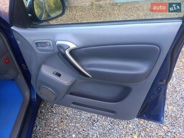 Синий Тойота РАВ 4, объемом двигателя 2 л и пробегом 330 тыс. км за 6499 $, фото 13 на Automoto.ua