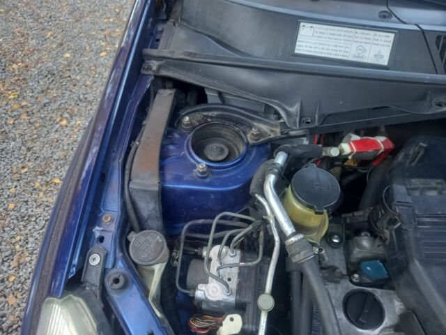 Синий Тойота РАВ 4, объемом двигателя 2 л и пробегом 330 тыс. км за 6500 $, фото 4 на Automoto.ua