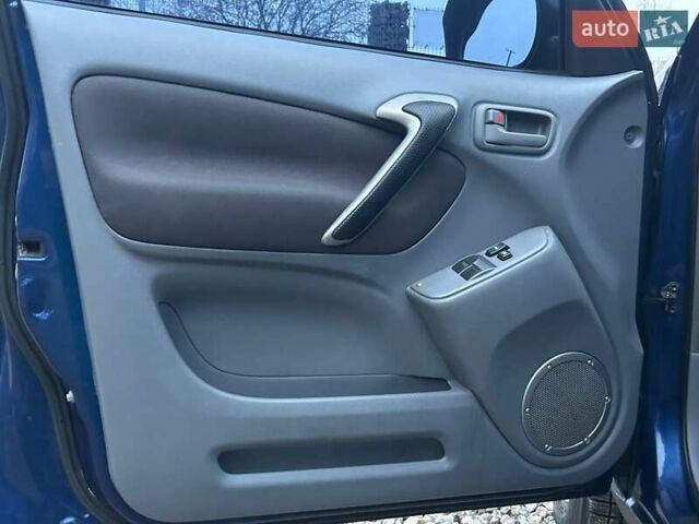 Синий Тойота РАВ 4, объемом двигателя 2 л и пробегом 242 тыс. км за 6700 $, фото 10 на Automoto.ua