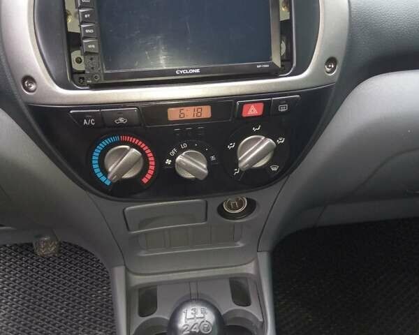 Синий Тойота РАВ 4, объемом двигателя 2 л и пробегом 290 тыс. км за 6500 $, фото 2 на Automoto.ua