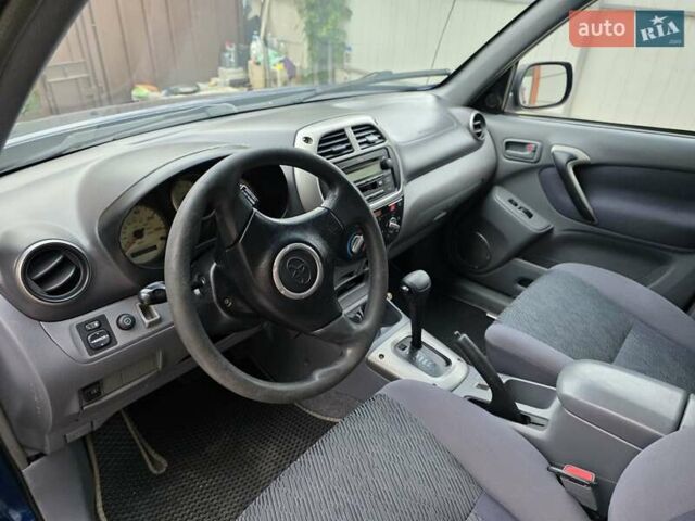 Синій Тойота РАВ 4, об'ємом двигуна 2 л та пробігом 134 тис. км за 5800 $, фото 1 на Automoto.ua