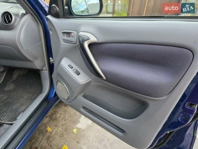 Синий Тойота РАВ 4, объемом двигателя 2 л и пробегом 134 тыс. км за 5900 $, фото 13 на Automoto.ua