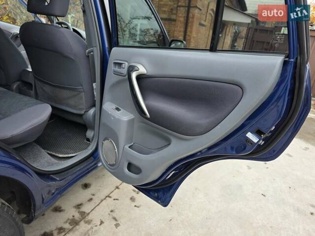 Синий Тойота РАВ 4, объемом двигателя 2 л и пробегом 135 тыс. км за 6500 $, фото 17 на Automoto.ua