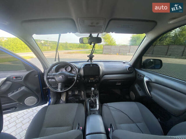 Синій Тойота РАВ 4, об'ємом двигуна 2 л та пробігом 235 тис. км за 6900 $, фото 20 на Automoto.ua