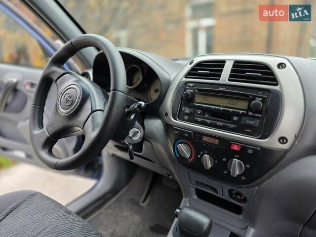 Синий Тойота РАВ 4, объемом двигателя 2 л и пробегом 135 тыс. км за 6500 $, фото 13 на Automoto.ua