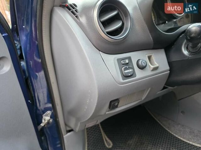 Синій Тойота РАВ 4, об'ємом двигуна 2 л та пробігом 134 тис. км за 5800 $, фото 2 на Automoto.ua
