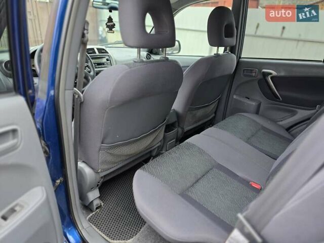 Синій Тойота РАВ 4, об'ємом двигуна 2 л та пробігом 135 тис. км за 6700 $, фото 11 на Automoto.ua